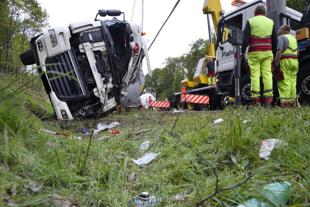 VU Gefahrgut LKW umgestuerzt A 4 Rich Koeln Hoehe AS Gummersbach P416.JPG - Miklos Laubert